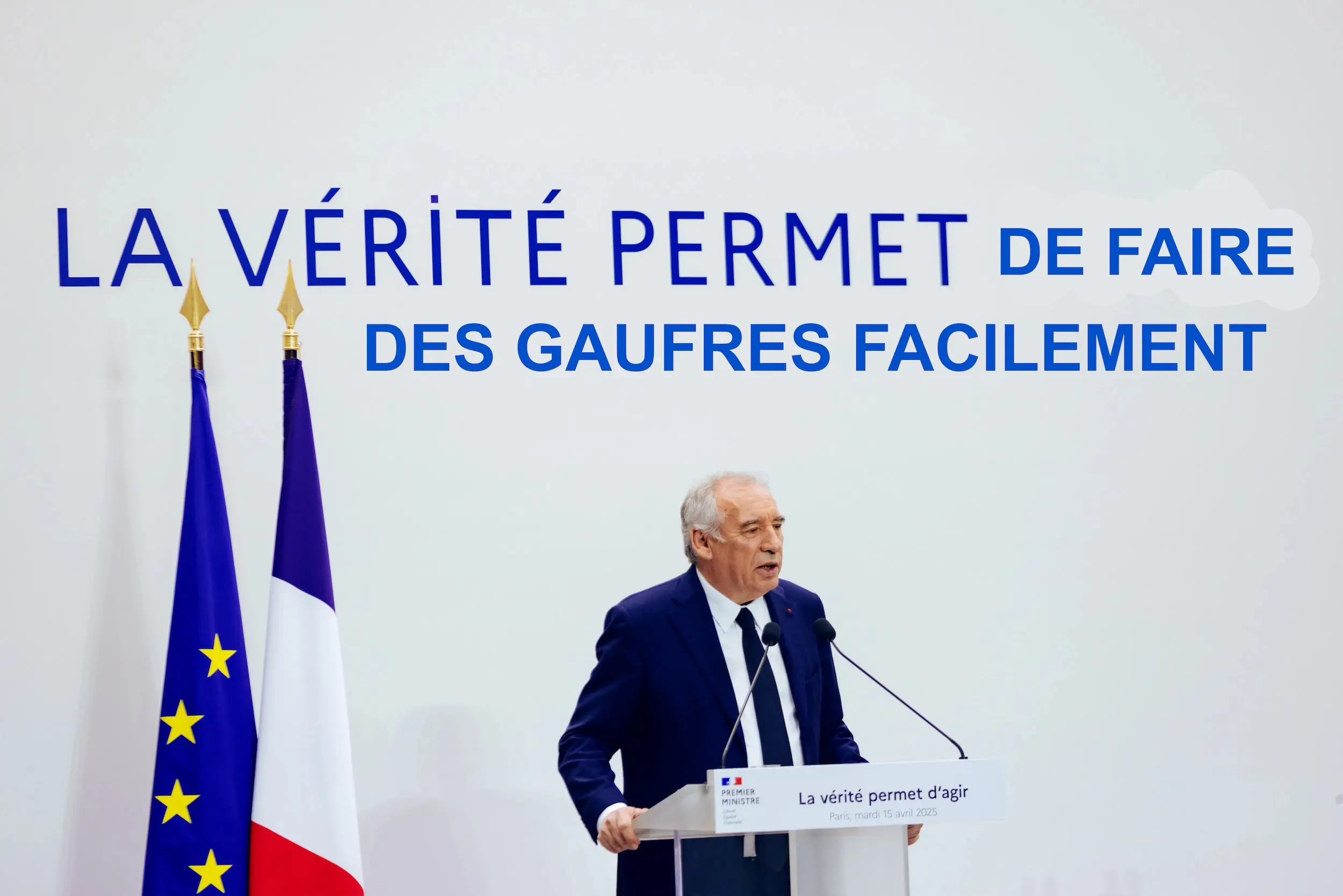 Un photo montage d'une conférence de presse de François Bayrou