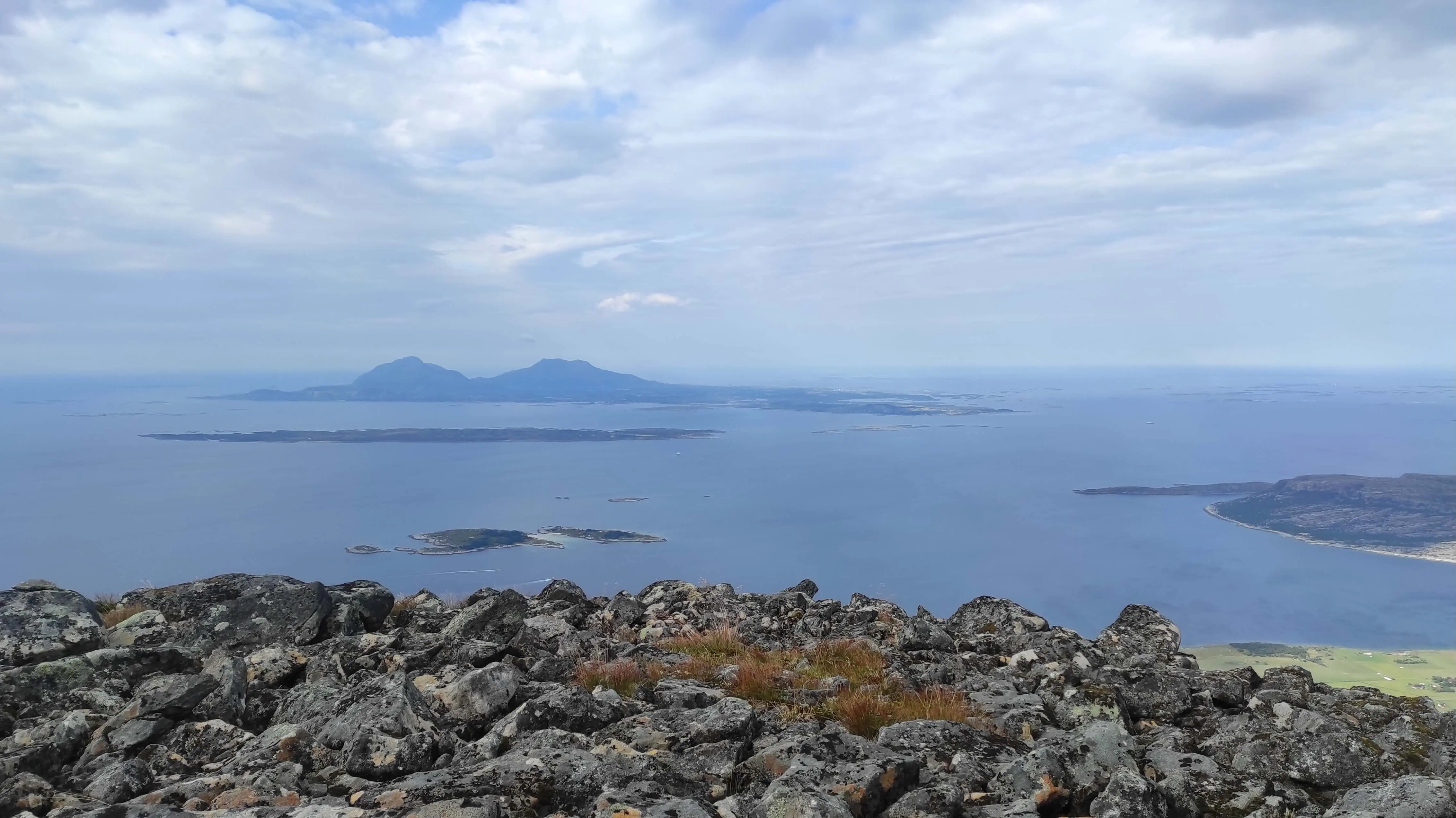 Vue sur Hamnoya depuis le Hornstinden