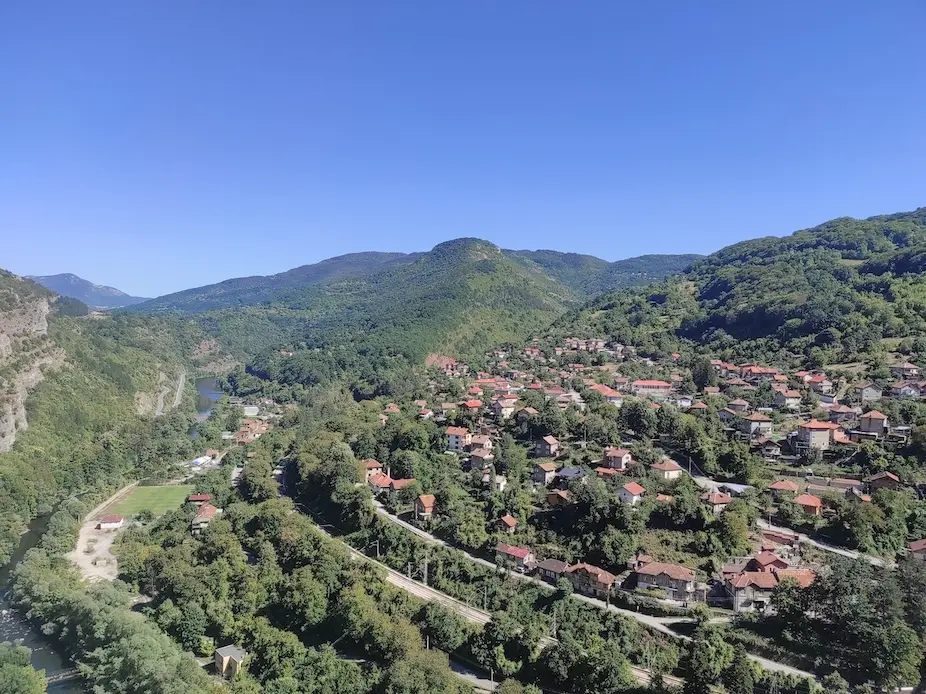Une photo d'un paysage de montagne en Bulgarie