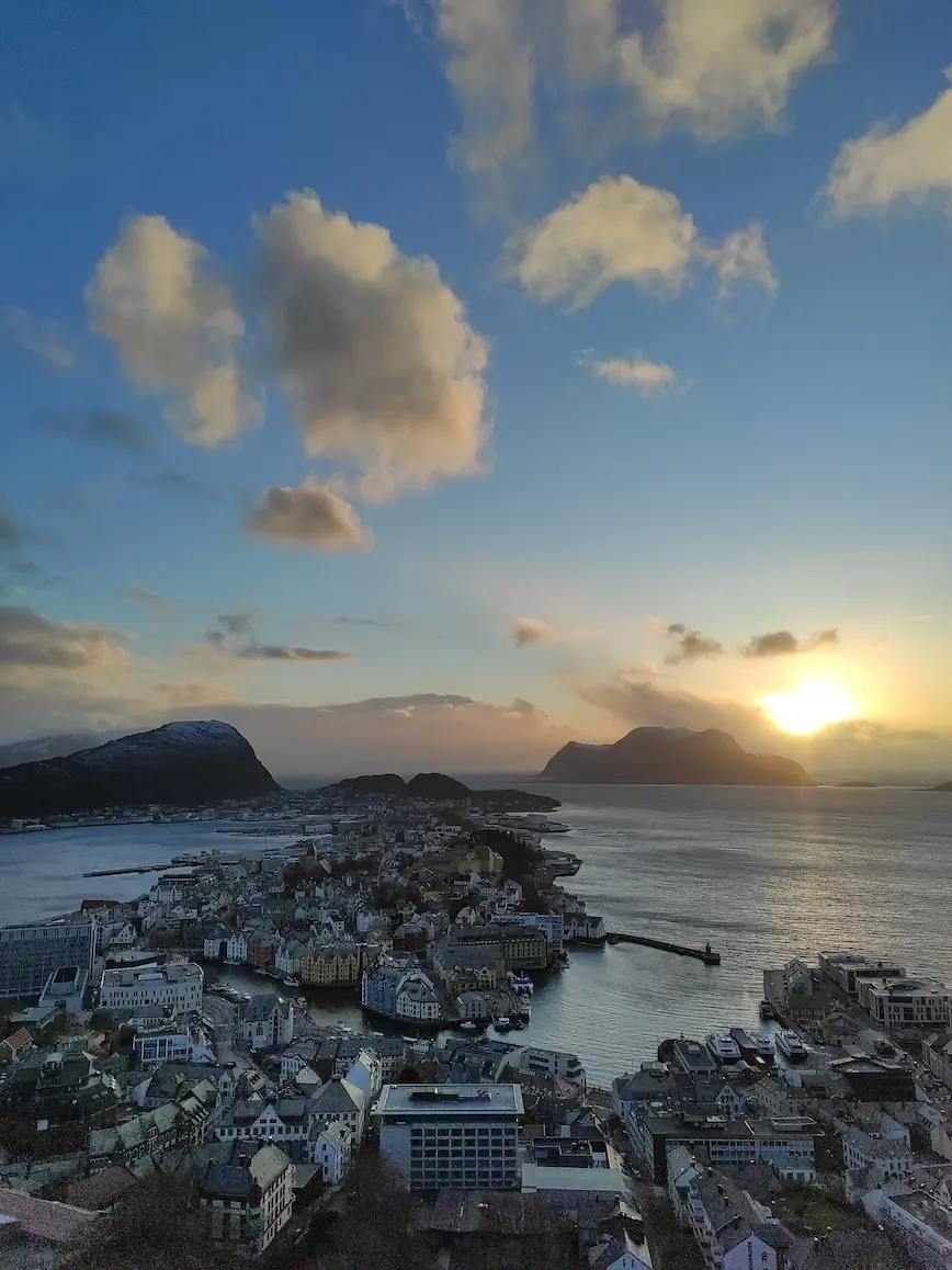 Une vue sur le centre-ville d'Ålesund